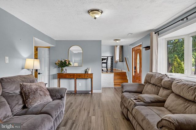 12 WOODBRIDGE RD, Gibbsboro, NJ 08026
