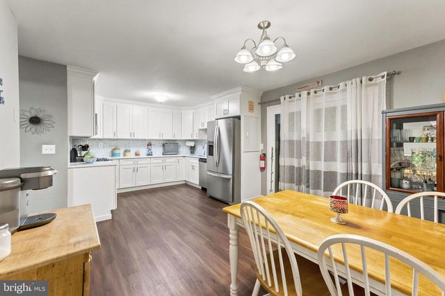 6 DEVONSHIRE CT, Ewing, NJ 08628