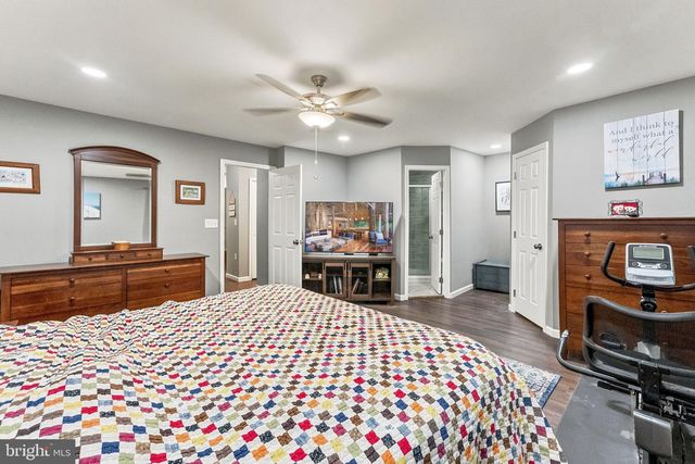 6 DEVONSHIRE CT, Ewing, NJ 08628