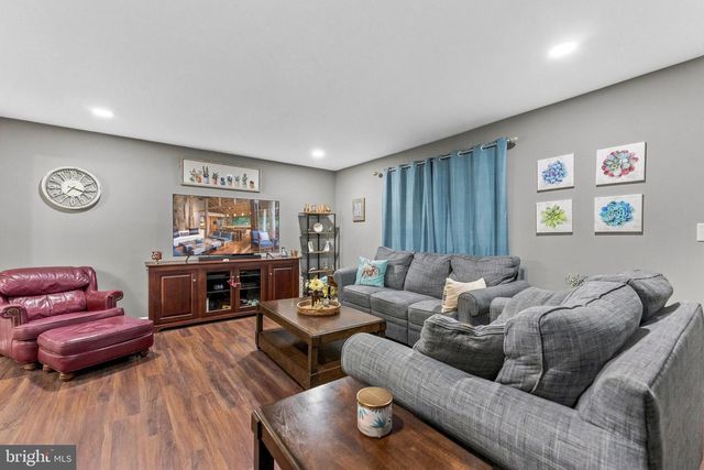 6 DEVONSHIRE CT, Ewing, NJ 08628