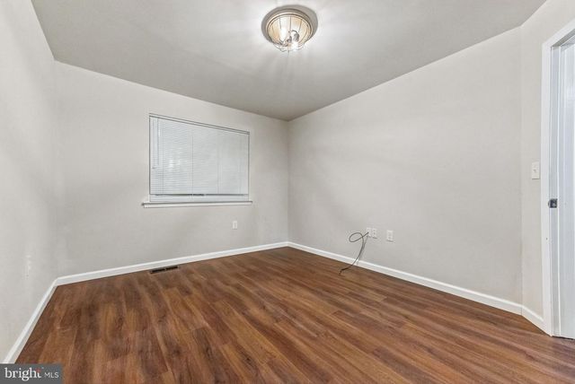 6 DEVONSHIRE CT, Ewing, NJ 08628