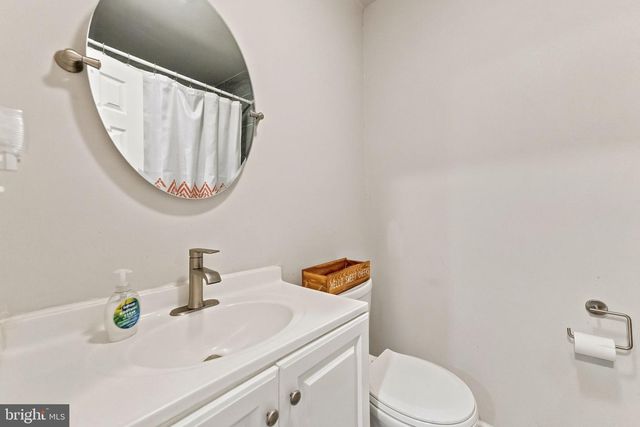 6 DEVONSHIRE CT, Ewing, NJ 08628