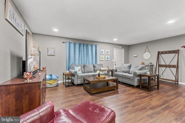 6 DEVONSHIRE CT, Ewing, NJ 08628