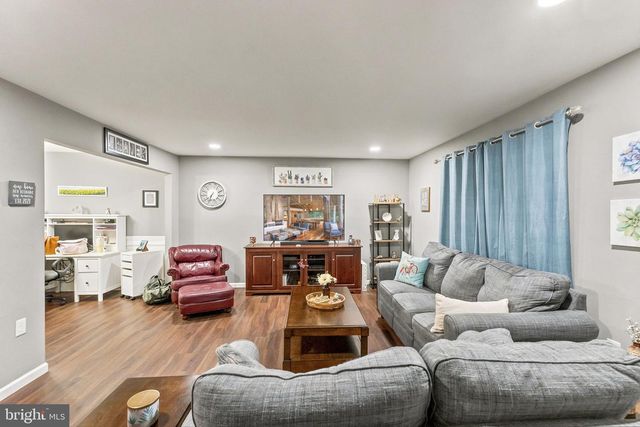 6 DEVONSHIRE CT, Ewing, NJ 08628