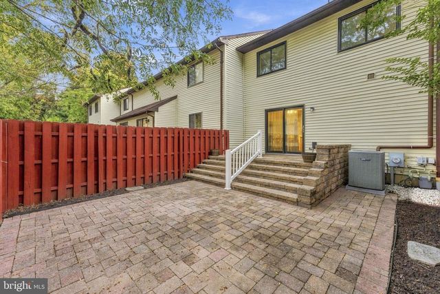 6 DEVONSHIRE CT, Ewing, NJ 08628