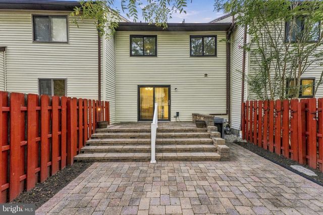 6 DEVONSHIRE CT, Ewing, NJ 08628