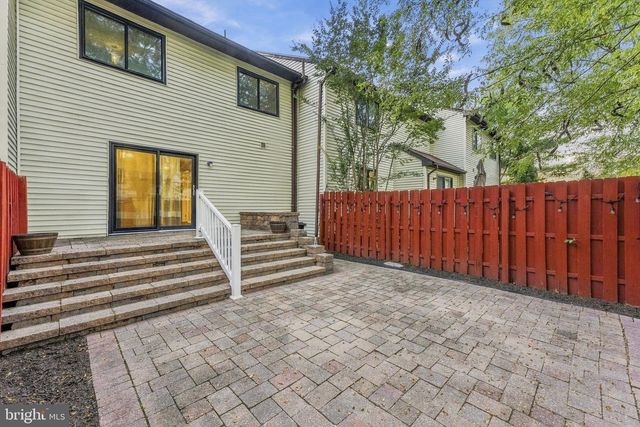 6 DEVONSHIRE CT, Ewing, NJ 08628
