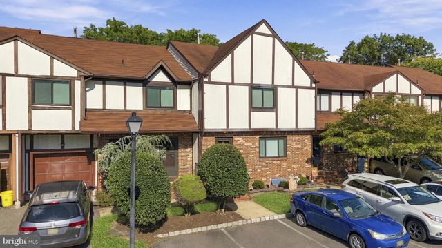 6 DEVONSHIRE CT, Ewing, NJ 08628
