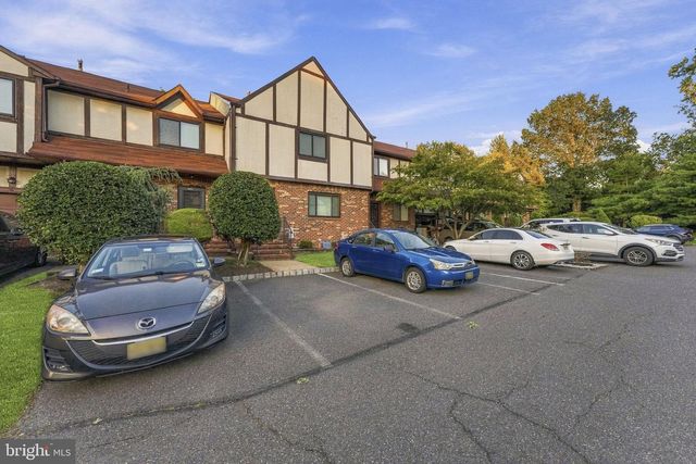 6 DEVONSHIRE CT, Ewing, NJ 08628