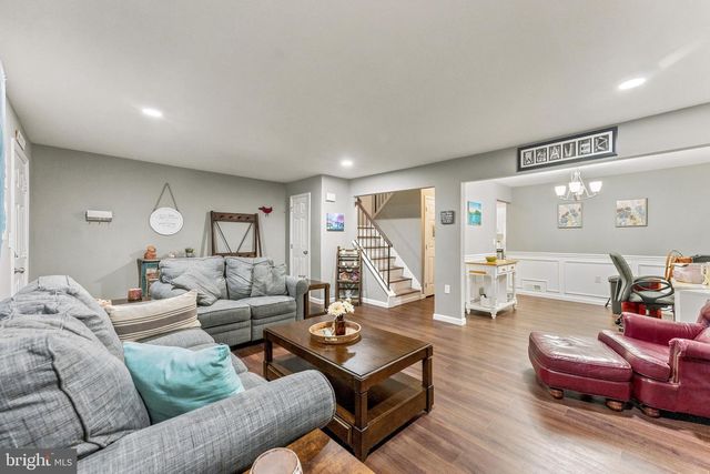 6 DEVONSHIRE CT, Ewing, NJ 08628