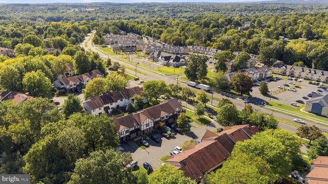 6 DEVONSHIRE CT, Ewing, NJ 08628