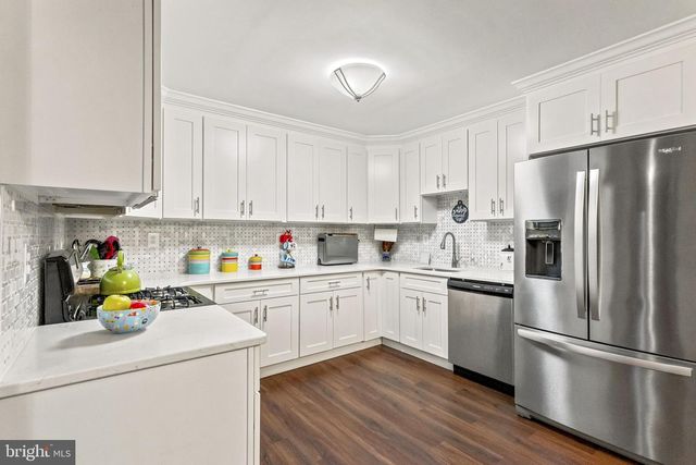 6 DEVONSHIRE CT, Ewing, NJ 08628