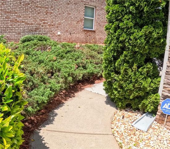 805 Pleasant Hill NW Road 343, Lilburn, GA 30047