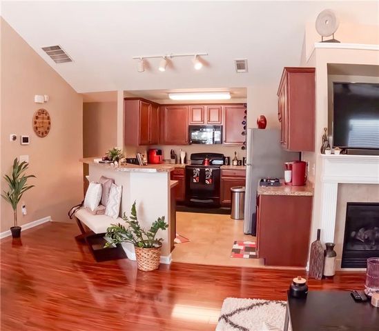 805 Pleasant Hill NW Road 343, Lilburn, GA 30047