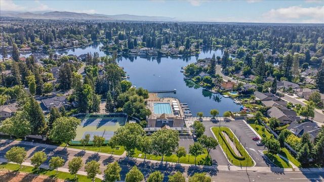10771 N Windham Bay Circle, Fresno, CA 93730