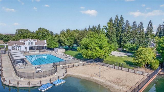 10771 N Windham Bay Circle, Fresno, CA 93730