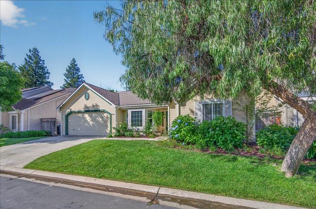 10771 N Windham Bay Circle, Fresno, CA 93730