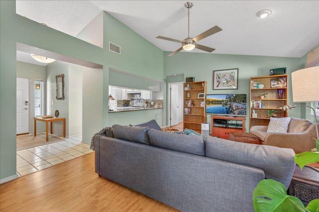 10771 N Windham Bay Circle, Fresno, CA 93730