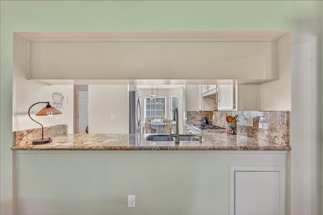 10771 N Windham Bay Circle, Fresno, CA 93730