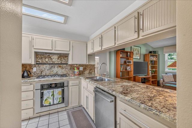 10771 N Windham Bay Circle, Fresno, CA 93730