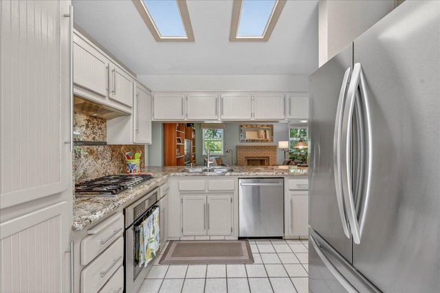 10771 N Windham Bay Circle, Fresno, CA 93730