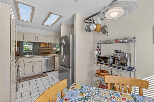 10771 N Windham Bay Circle, Fresno, CA 93730