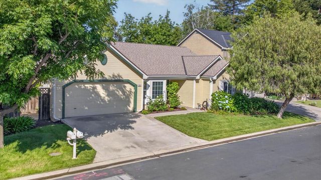10771 N Windham Bay Circle, Fresno, CA 93730
