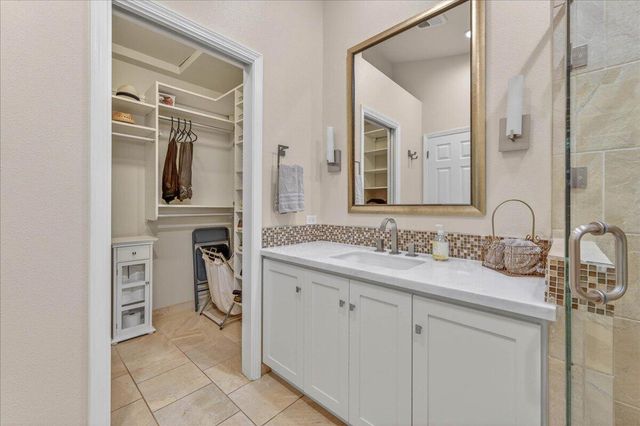 10771 N Windham Bay Circle, Fresno, CA 93730