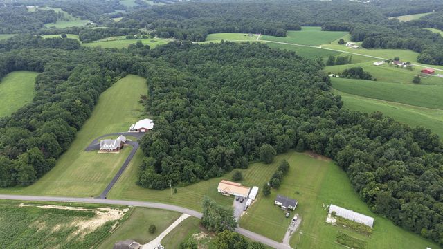 4423 Highland Rd, Lafayette, TN 37083