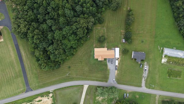 4423 Highland Rd, Lafayette, TN 37083