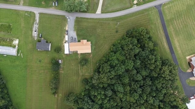 4423 Highland Rd, Lafayette, TN 37083