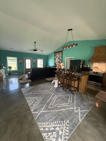 4423 Highland Rd, Lafayette, TN 37083