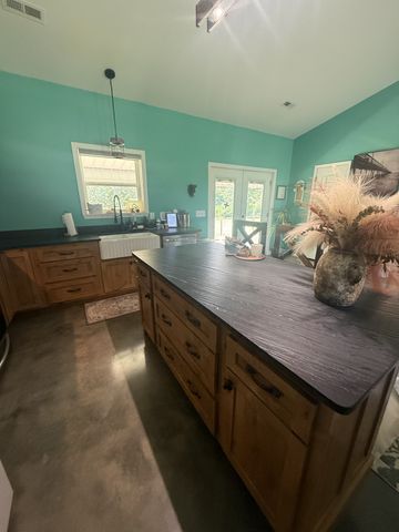 4423 Highland Rd, Lafayette, TN 37083