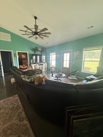 4423 Highland Rd, Lafayette, TN 37083