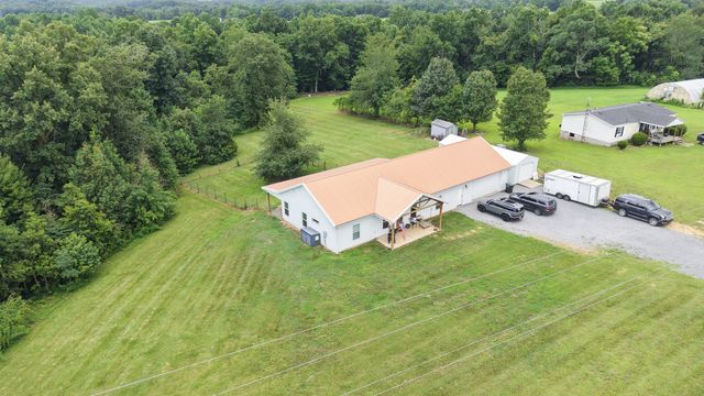 4423 Highland Rd, Lafayette, TN 37083