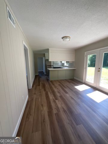 195 Hollywood Avenue, Jesup, GA 31545