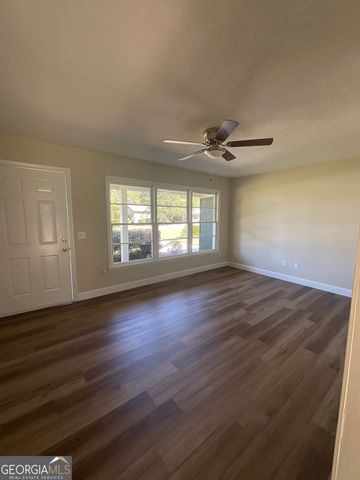 195 Hollywood Avenue, Jesup, GA 31545