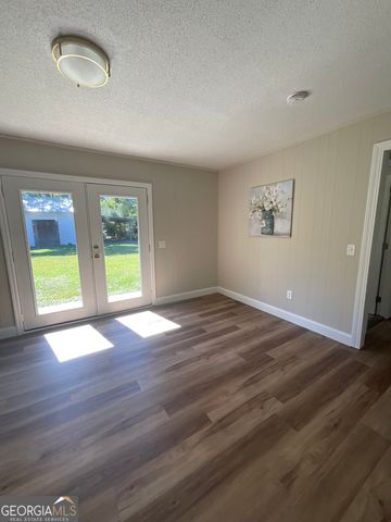 195 Hollywood Avenue, Jesup, GA 31545