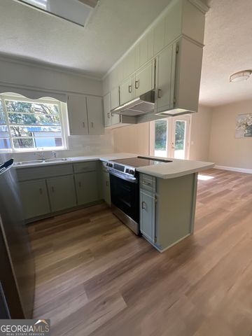 195 Hollywood Avenue, Jesup, GA 31545