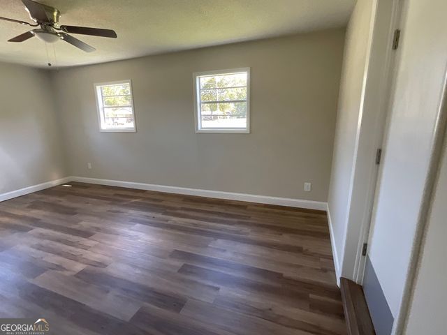 195 Hollywood Avenue, Jesup, GA 31545