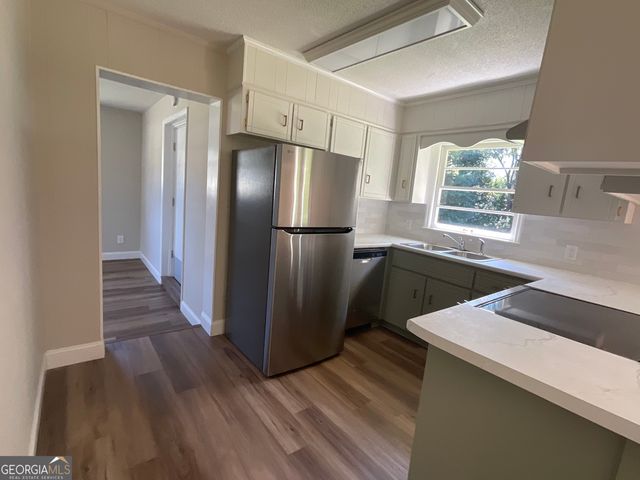 195 Hollywood Avenue, Jesup, GA 31545