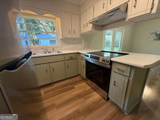 195 Hollywood Avenue, Jesup, GA 31545