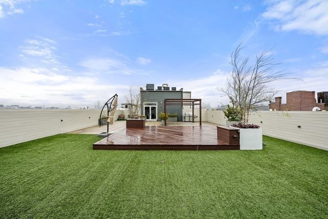 309 E St 22, Boston, MA 02127