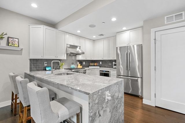 309 E St 22, Boston, MA 02127