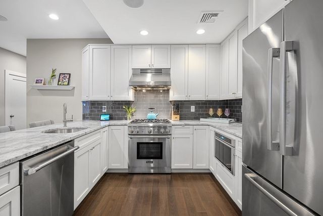 309 E St 22, Boston, MA 02127