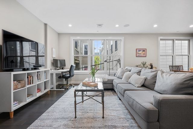 309 E St 22, Boston, MA 02127