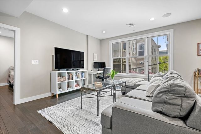 309 E St 22, Boston, MA 02127
