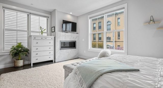 309 E St 22, Boston, MA 02127