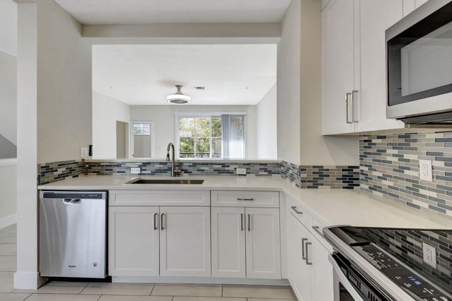 325 Atlantic Grove Way, Delray Beach, FL 33444