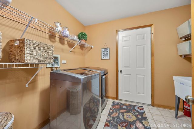 2565 Thornley Court, Aurora, IL 60504